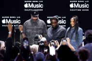 Kendrick Lamar poses for a picture with Apple Music Radio’s Nadeska Alexis and Ebro Darden (Image by Sean Gardner/Getty)